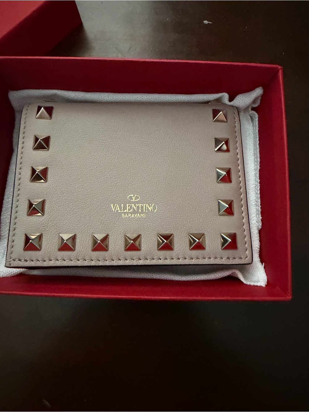 Valentino Garavani taupe leather card holder with gold rockstuds